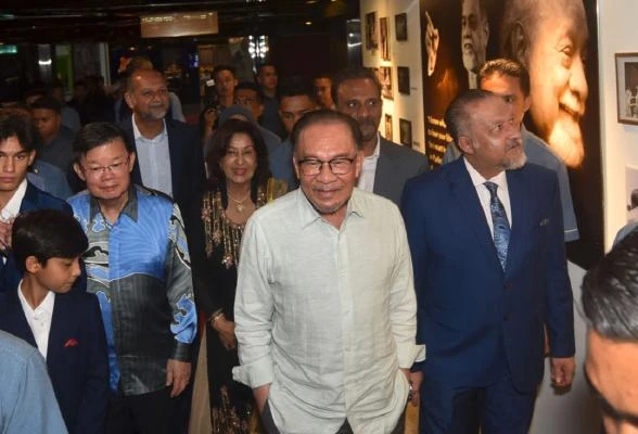 安華緬懷卡巴星 堅持立場捍衛正義