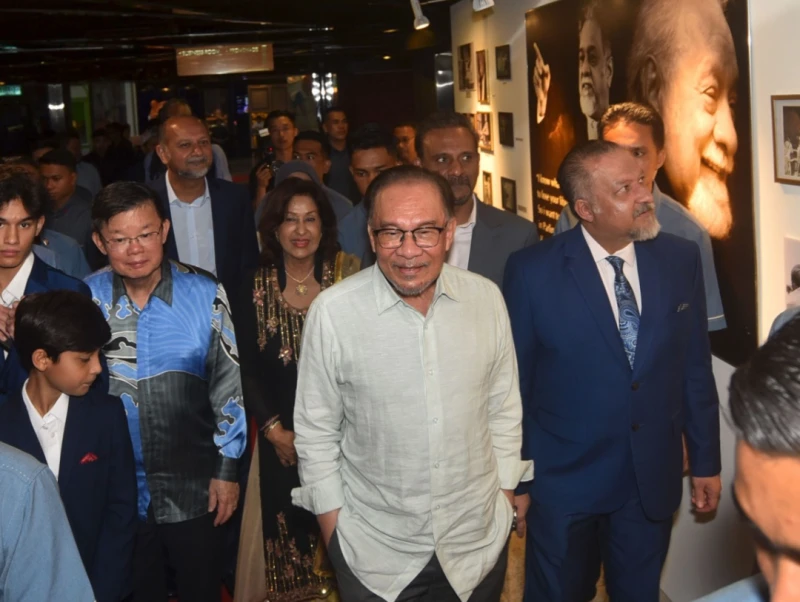 安華緬懷卡巴星 堅持立場捍衛正義