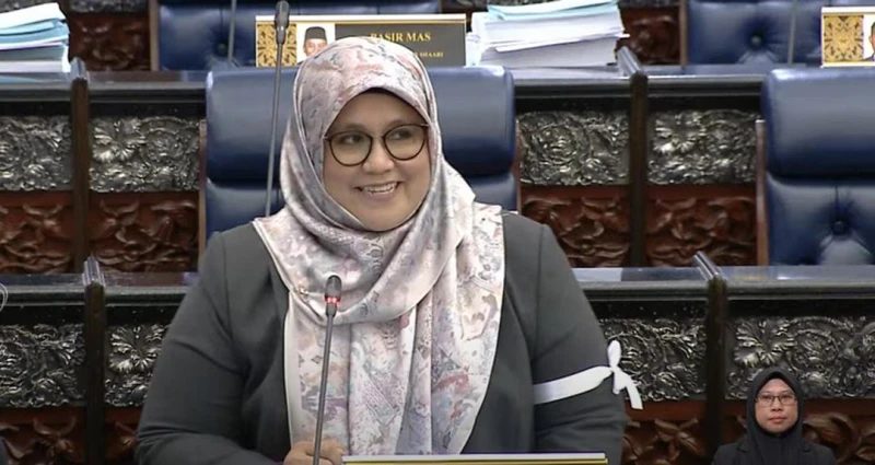 國盟議員集體綁白臂帶 抗議議長不懸空6議席