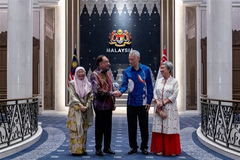 安華與夫人首相署設宴 以榴槤招待李顯龍伉儷