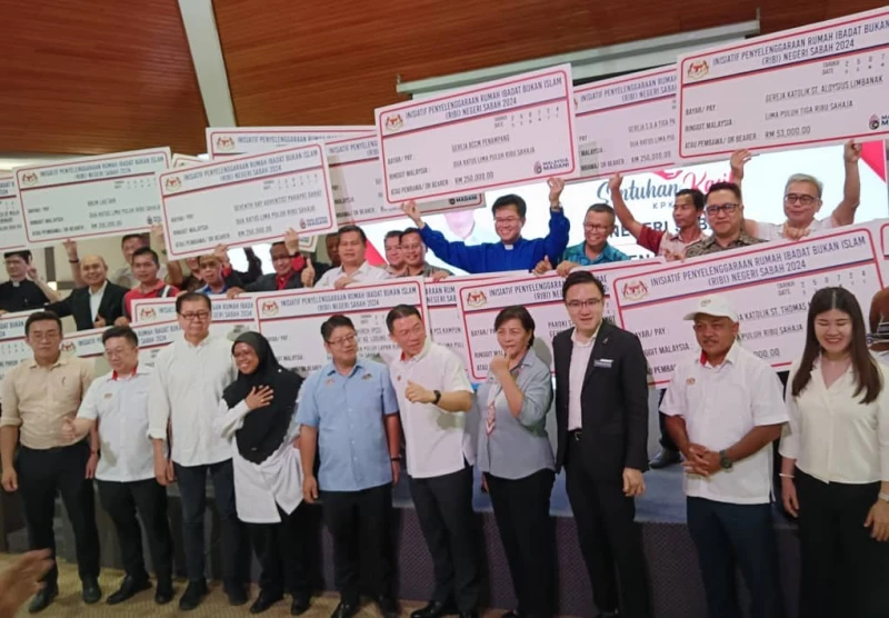 怒斥伊黨極端保守 倪可敏力挺艾曼出席華教義演